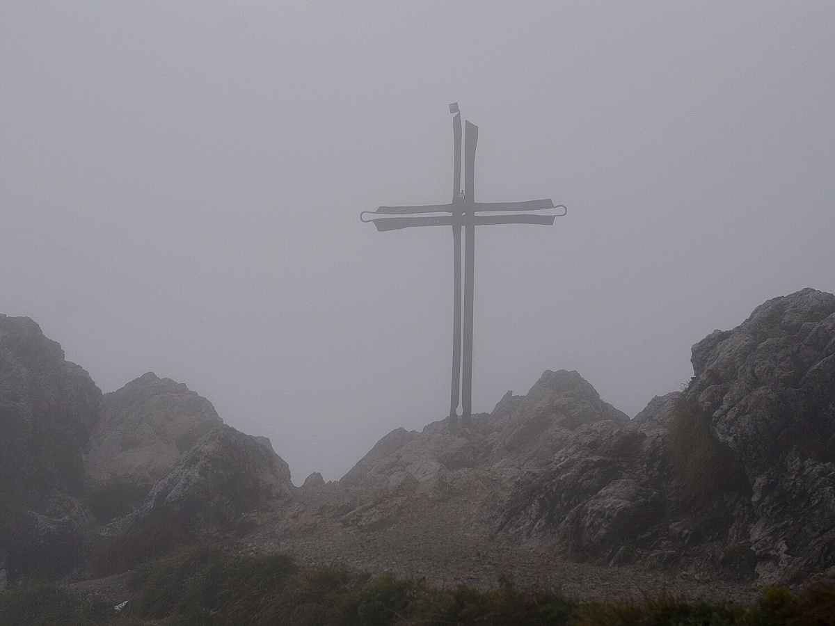 46 - železný kříž na hřebeni vrcholu Velkého Rozsutce