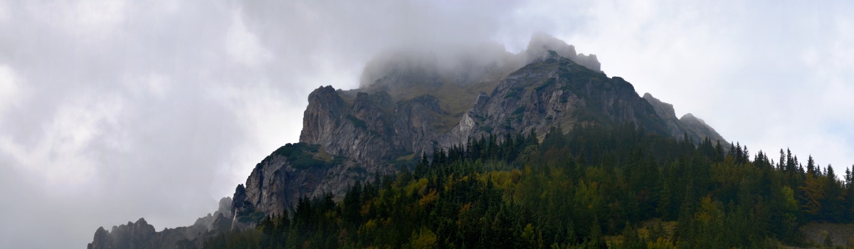 82 - soustava skalních bradel, plošin a vrcholové pyramidy